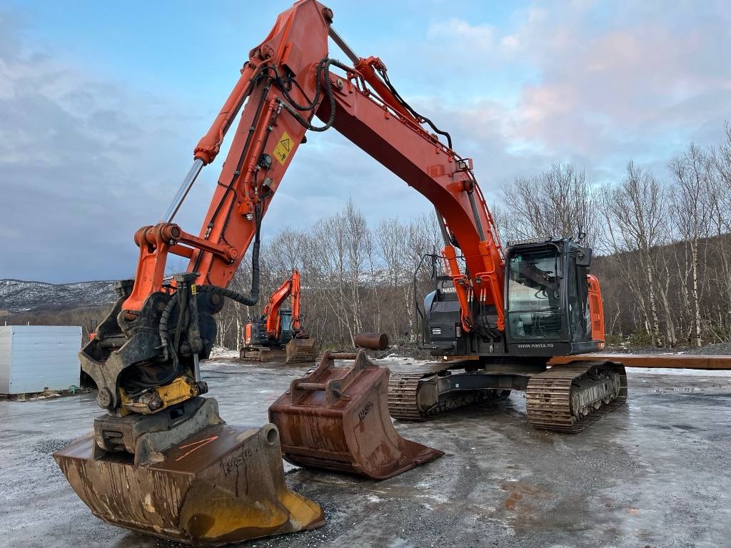 Hitachi ZX 225 US LC-6 – bilde 1