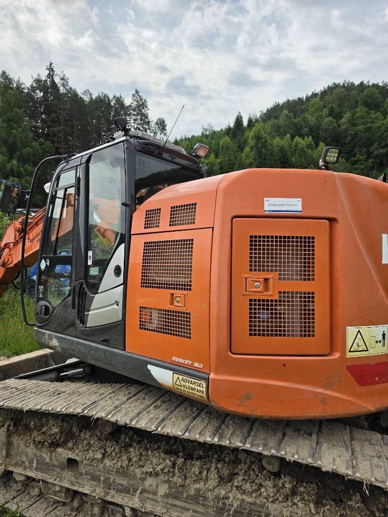 Hitachi ZX 225 US LC-6 – bilde 2 av 15