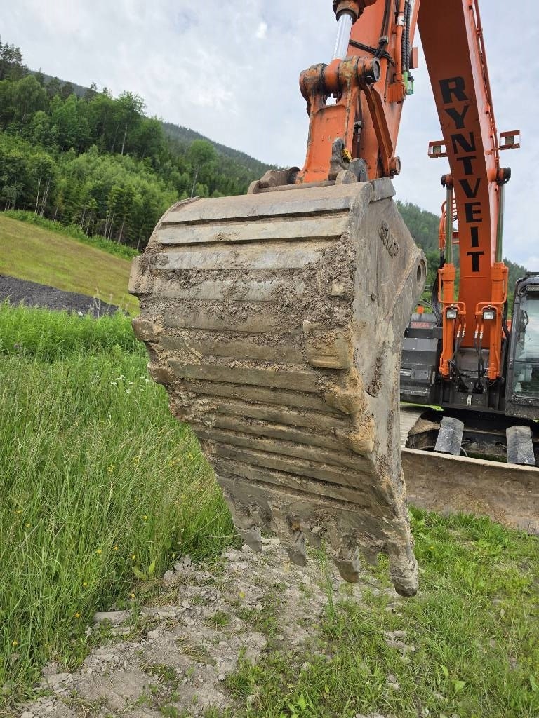 Hitachi ZX 225 US LC-6 – bilde 8 av 15