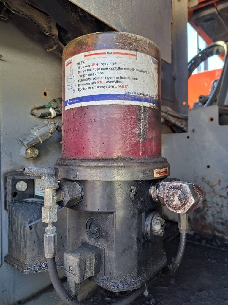 Hitachi ZX 300 LC-6 – bilde 8 av 15