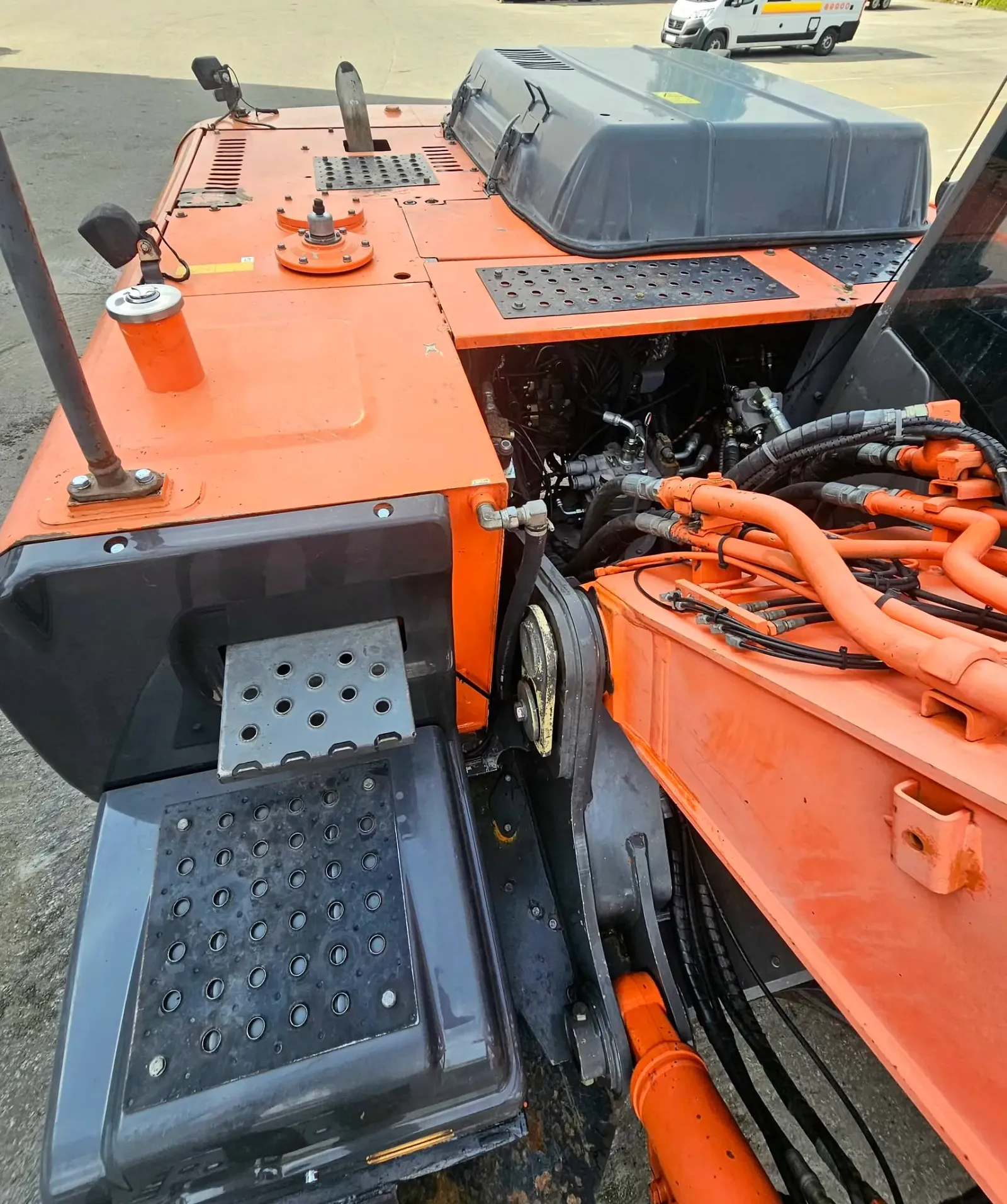 Hitachi ZX250LC-3 – bilde 40 av 56