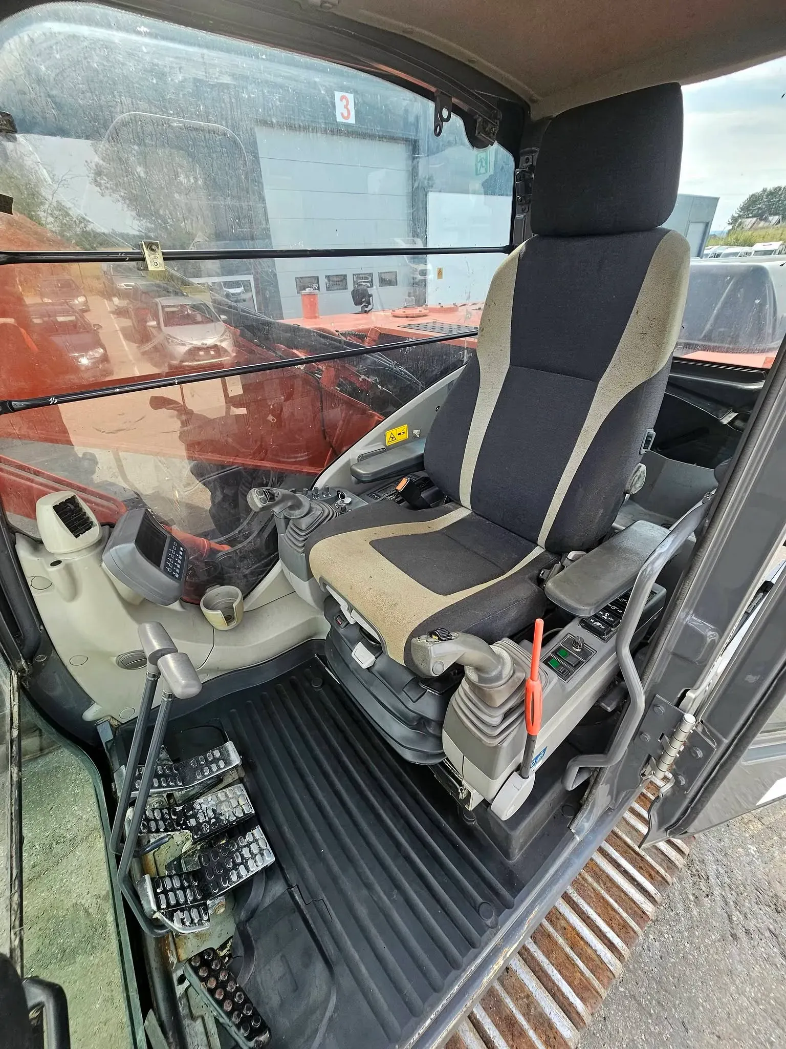 Hitachi ZX250LC-3 – bilde 46 av 56