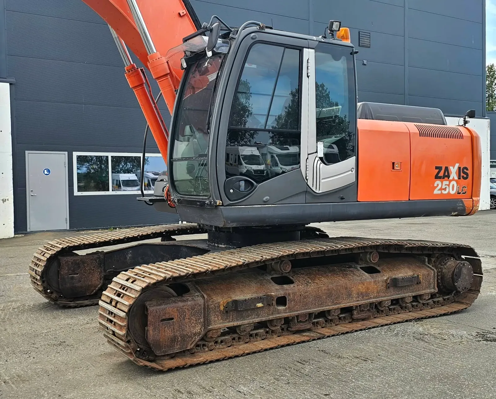 Hitachi ZX250LC-3 – bilde 9 av 56