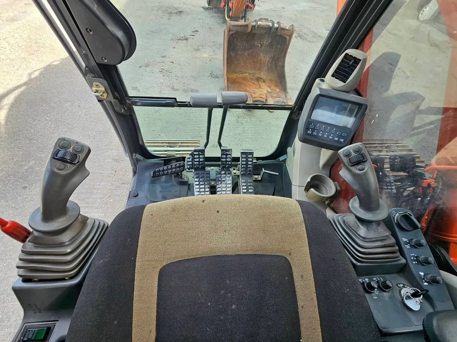 Hitachi ZX250LC-3 – bilde 47 av 56