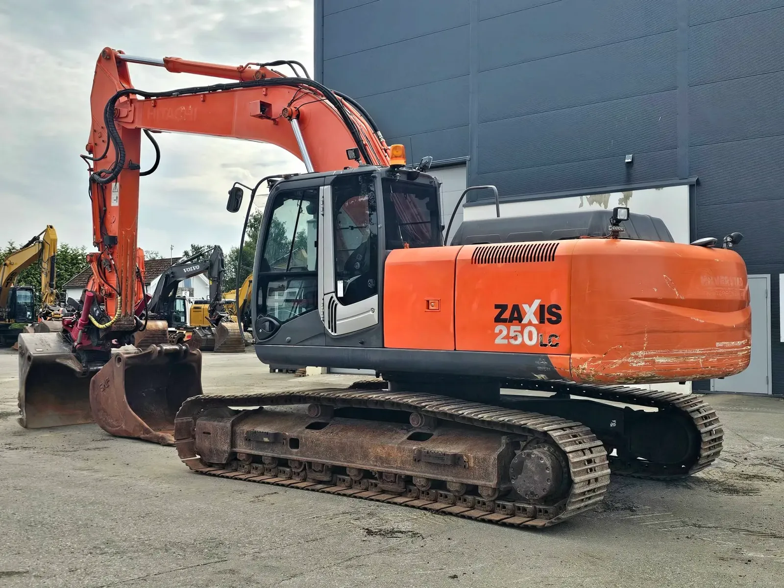 Hitachi ZX250LC-3 – bilde 3 av 56