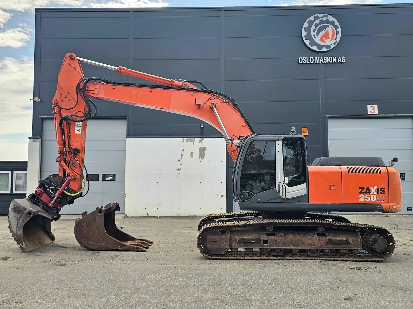 Hitachi ZX250LC-3 – bilde 2 av 56