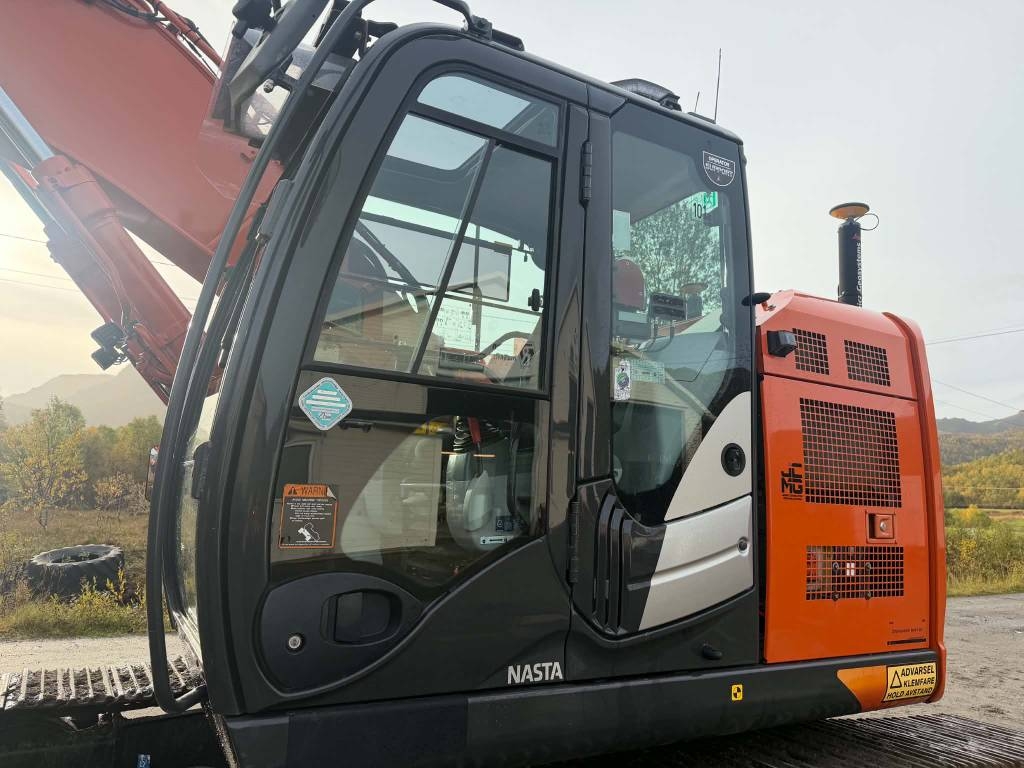Hitachi ZX 225 US LC-6 – bilde 2 av 20