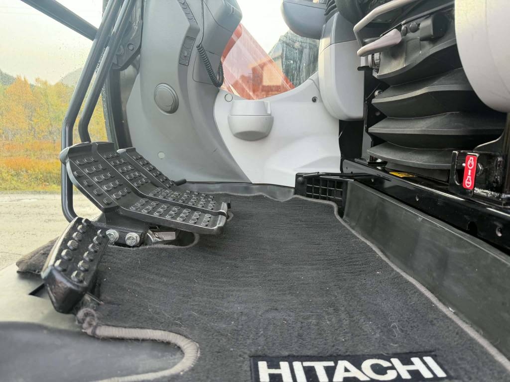 Hitachi ZX 225 US LC-6 – bilde 15 av 20