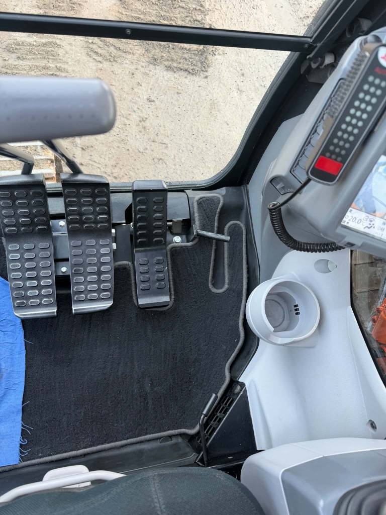 Hitachi ZX 225 US LC-6 – bilde 18 av 20