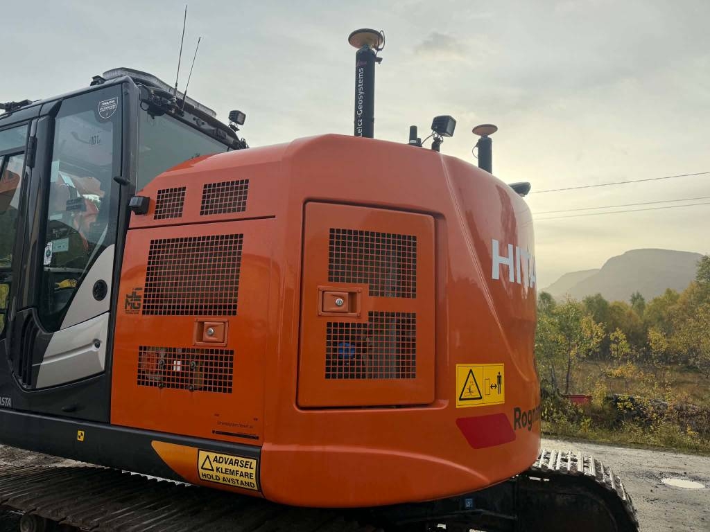 Hitachi ZX 225 US LC-6 – bilde 3 av 20