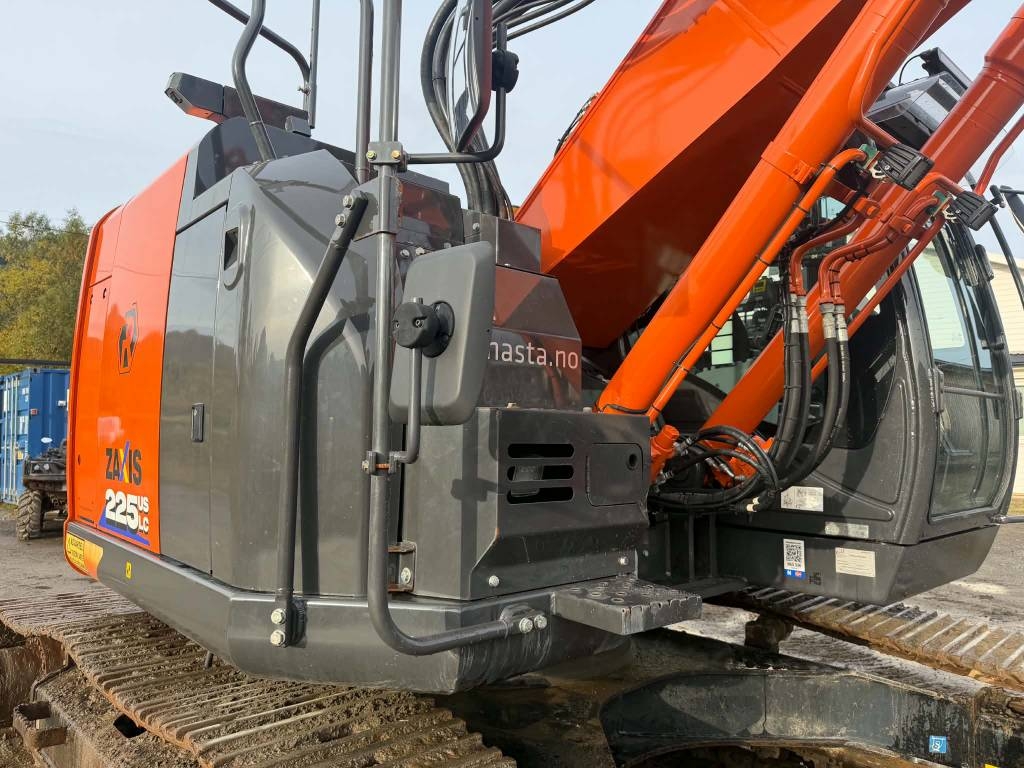 Hitachi ZX 225 US LC-6 – bilde 7 av 20