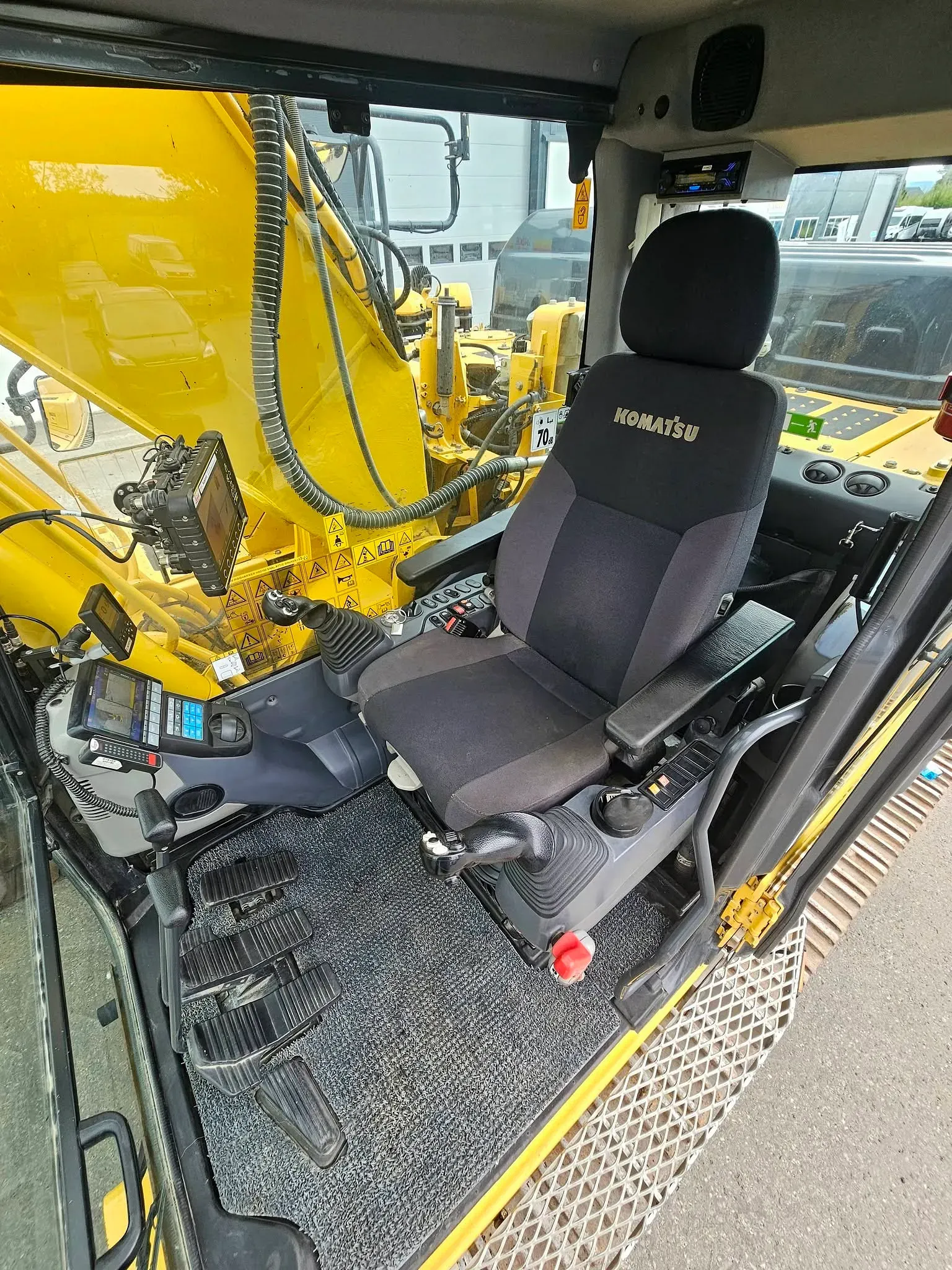 Komatsu PC240LC-11E0 – bilde 57 av 73
