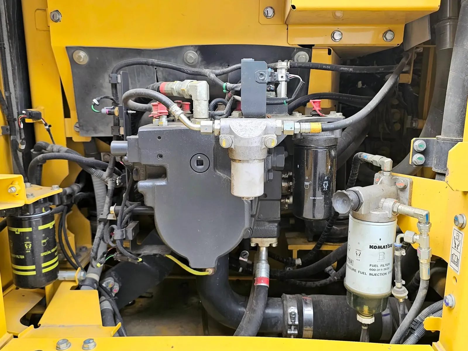 Komatsu PC240LC-11E0 – bilde 49 av 73