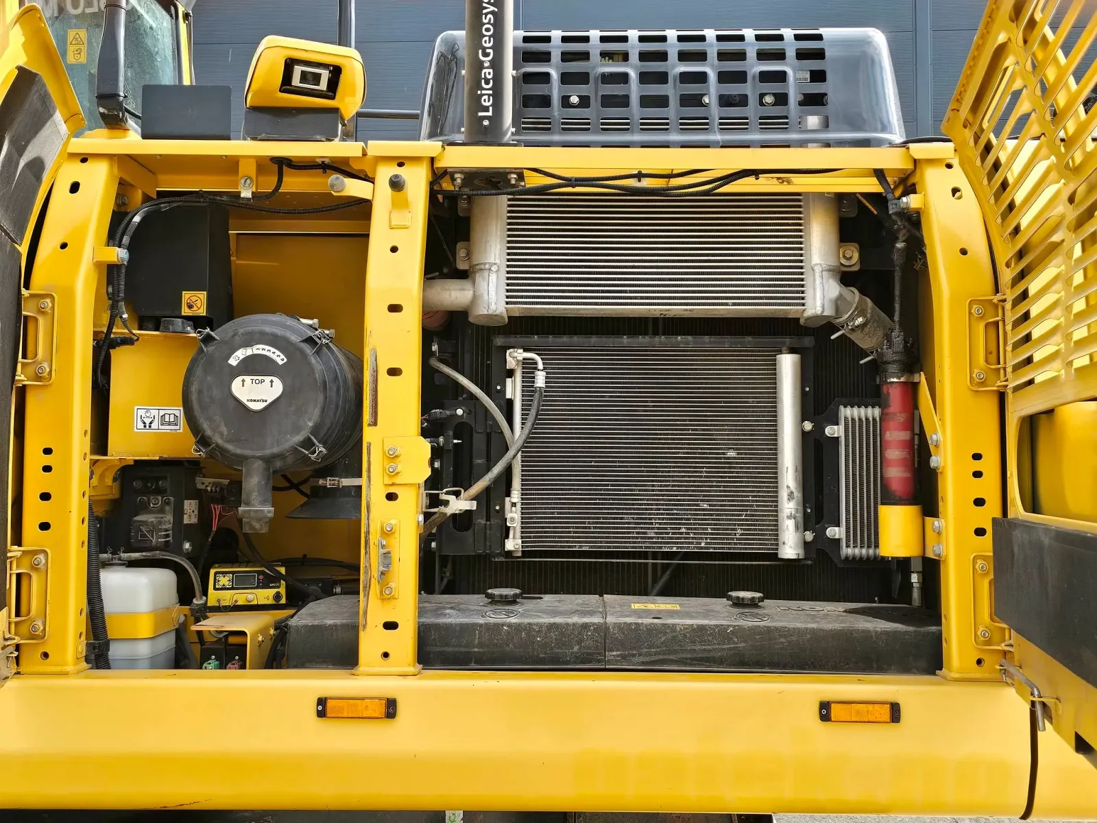 Komatsu PC240LC-11E0 – bilde 45 av 73