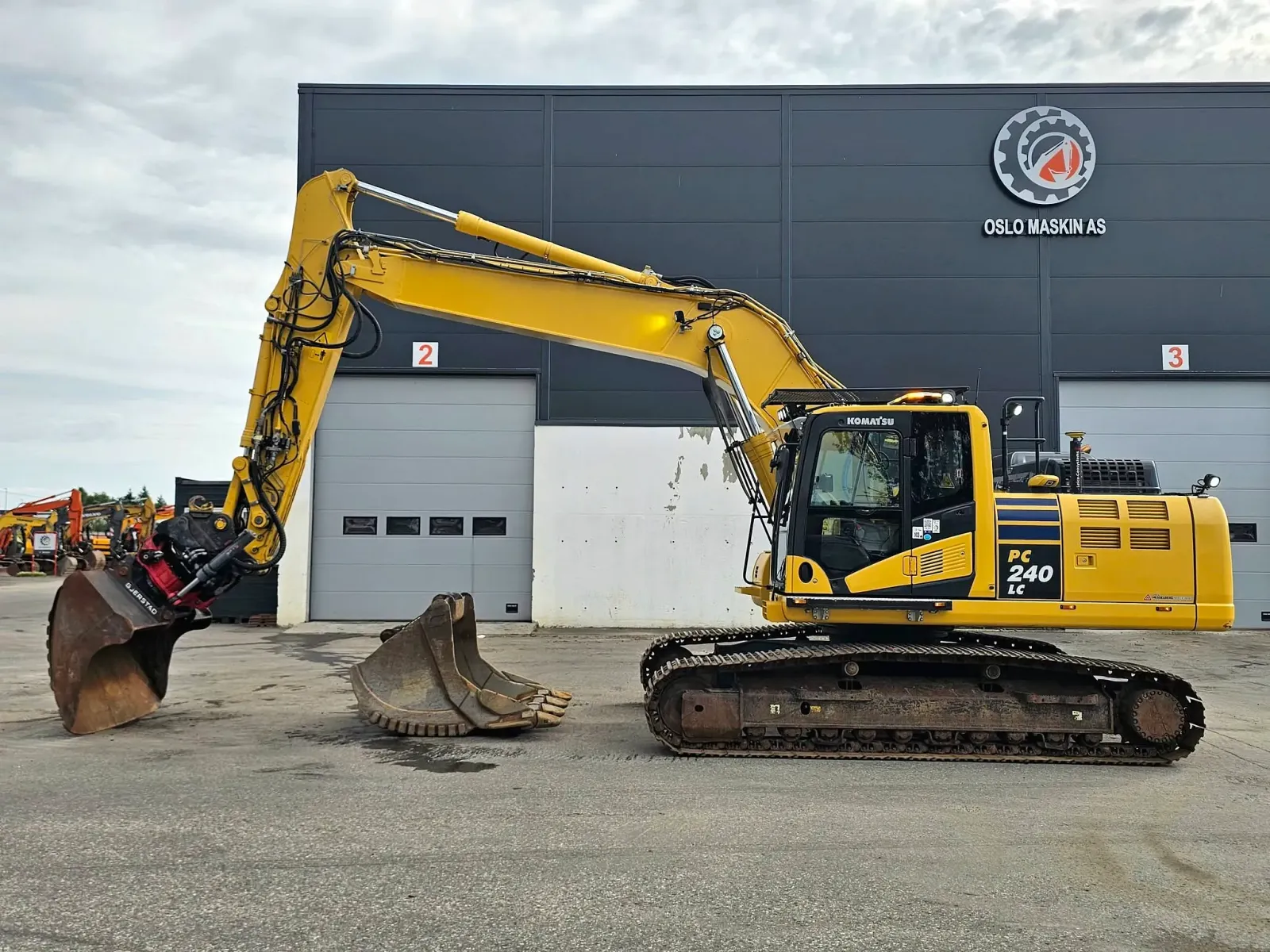 Komatsu PC240LC-11E0 – bilde 2 av 73