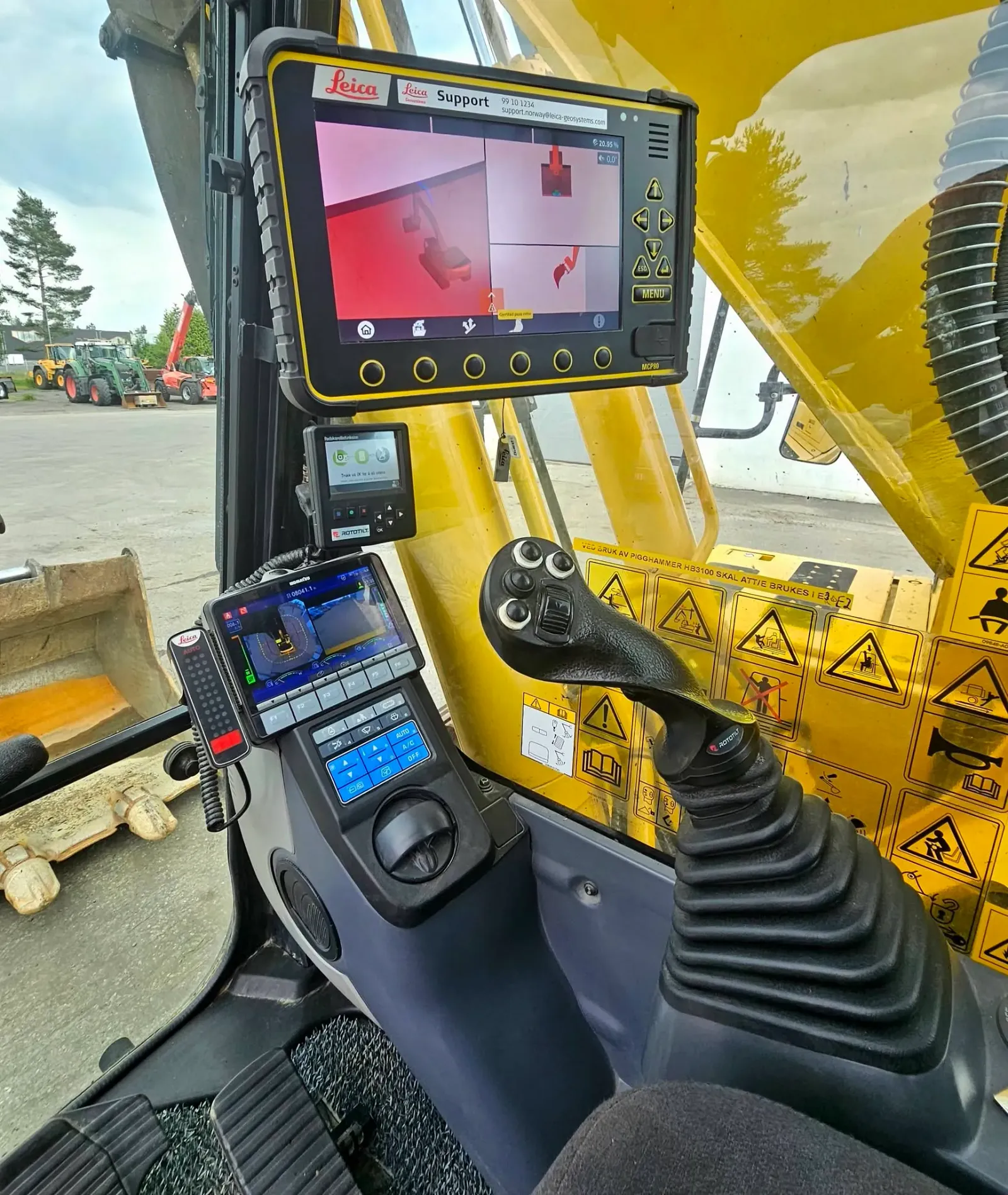 Komatsu PC240LC-11E0 – bilde 60 av 73