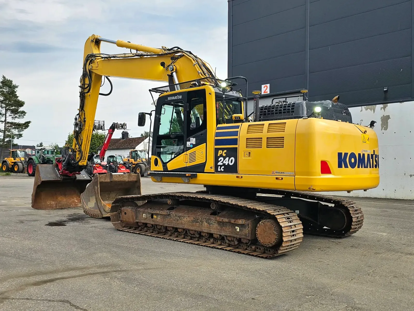Komatsu PC240LC-11E0 – bilde 3 av 73