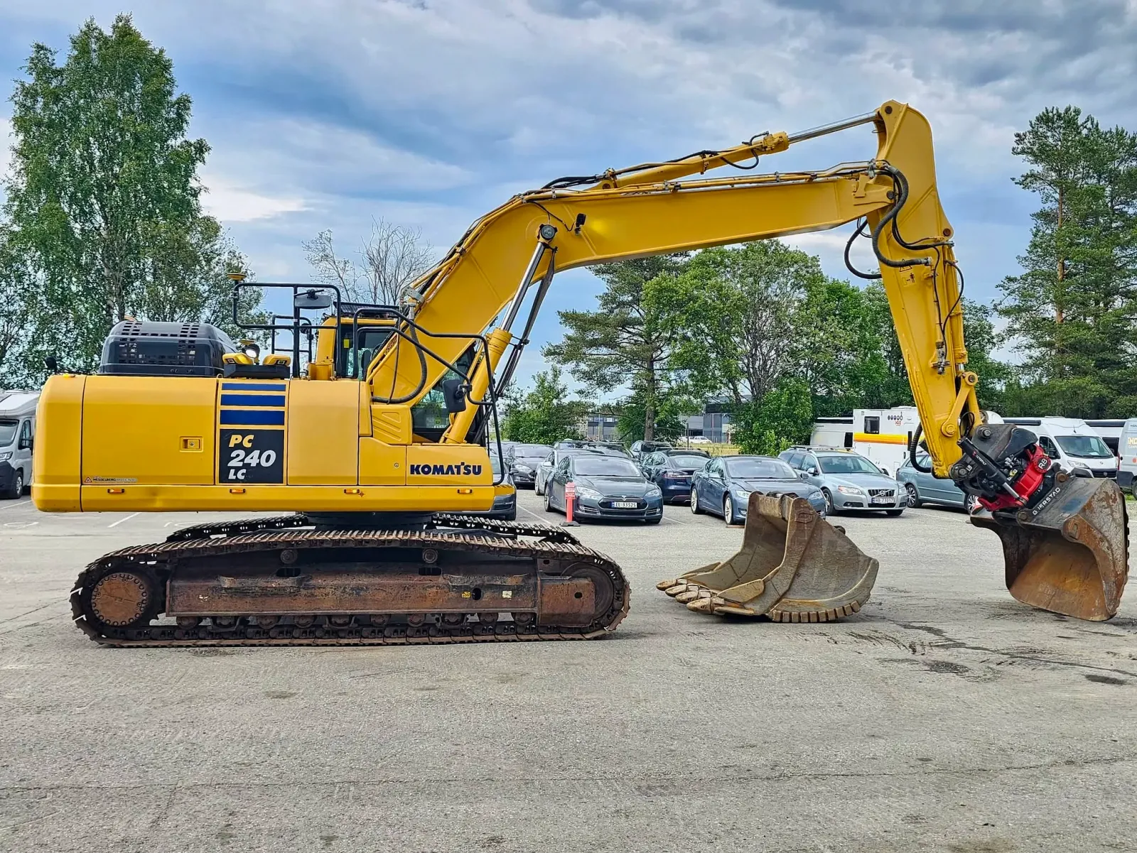 Komatsu PC240LC-11E0 – bilde 6 av 73