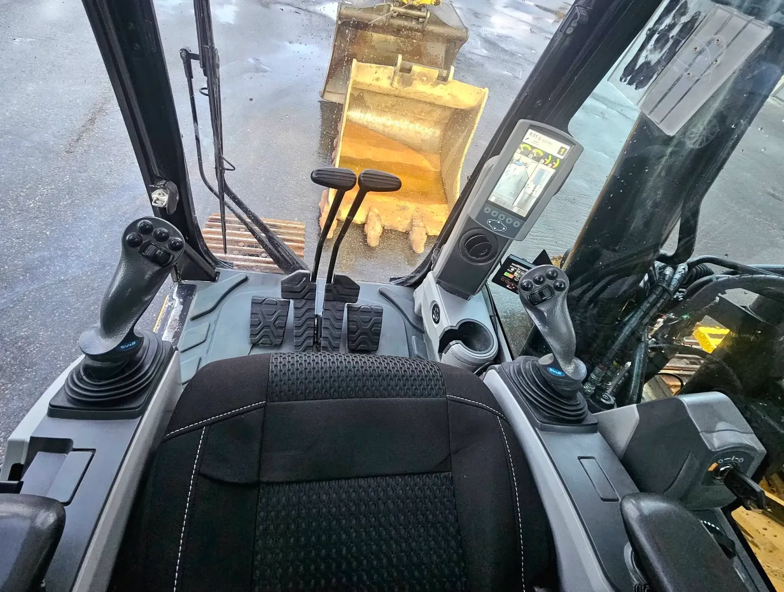 CAT 326FL – bilde 49 av 64