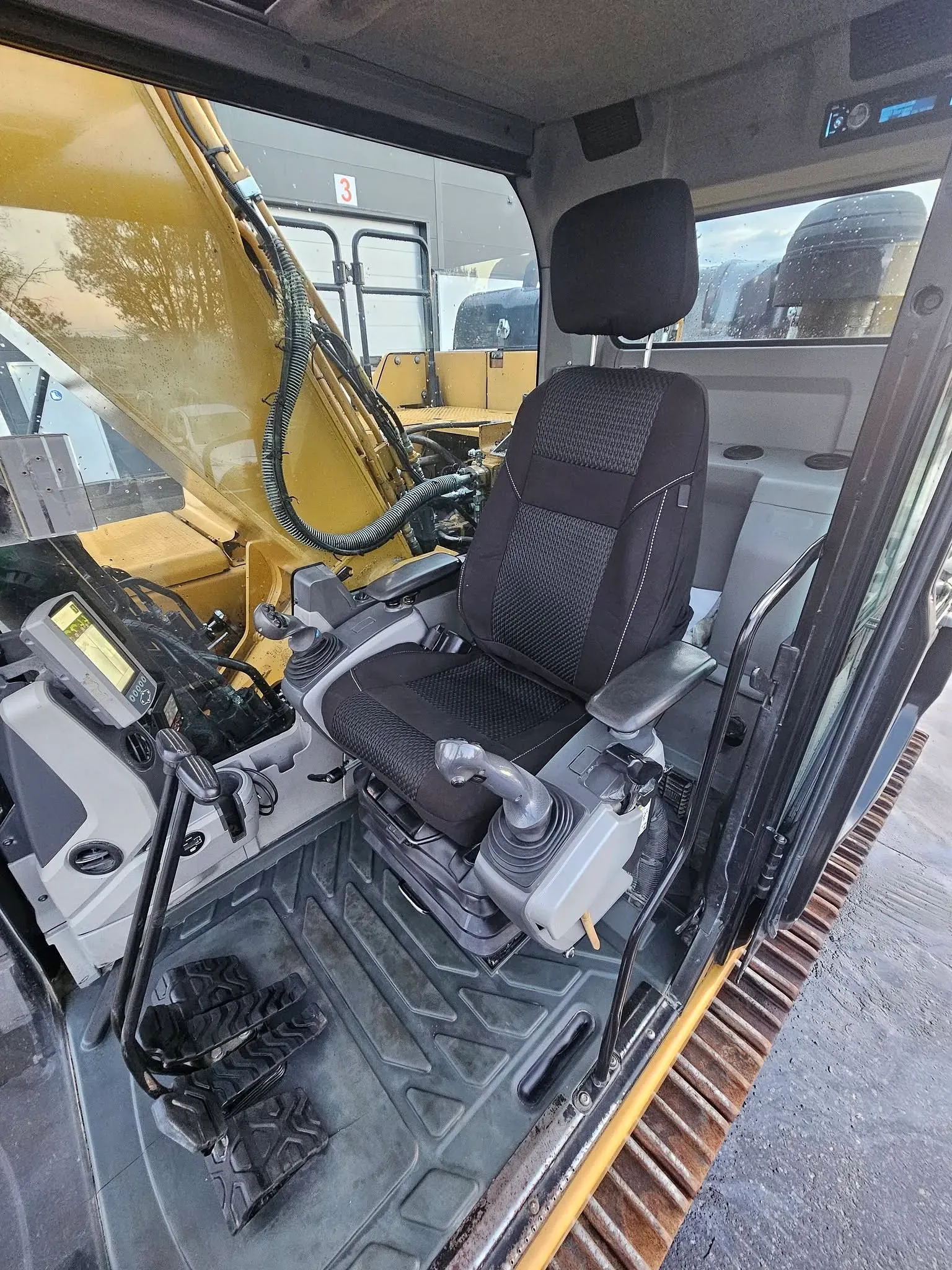 CAT 326FL – bilde 48 av 64