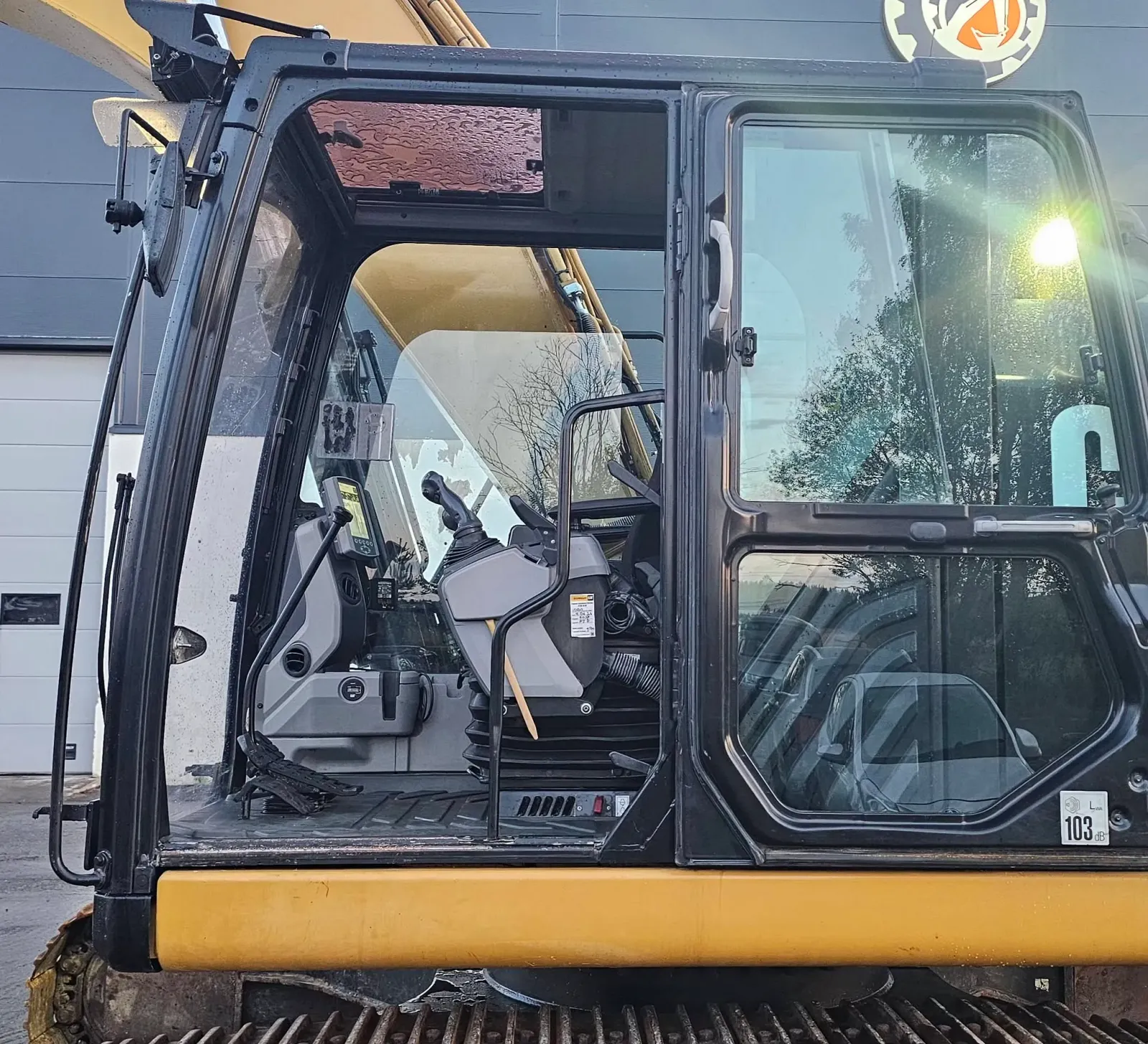 CAT 326FL – bilde 46 av 64