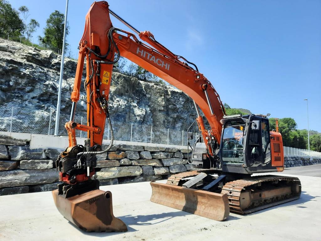 Hitachi ZX225USLC-6 Blade – Bergen – Gravemaskiner til salgs