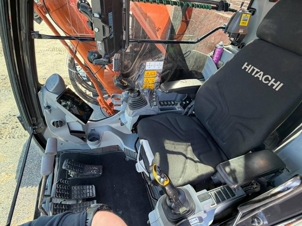 Hitachi ZX225USLC-7 – bilde 7